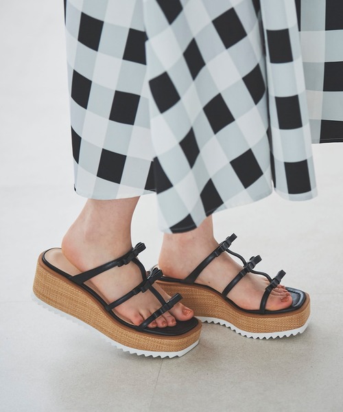 31 Sons de mode（トランテアン　ソン　ドゥ　モード）の「リボンウェッジサンダル（サンダル・レディース・ブラック/シルバー/レッド・S/M/L）」の4枚目の写真