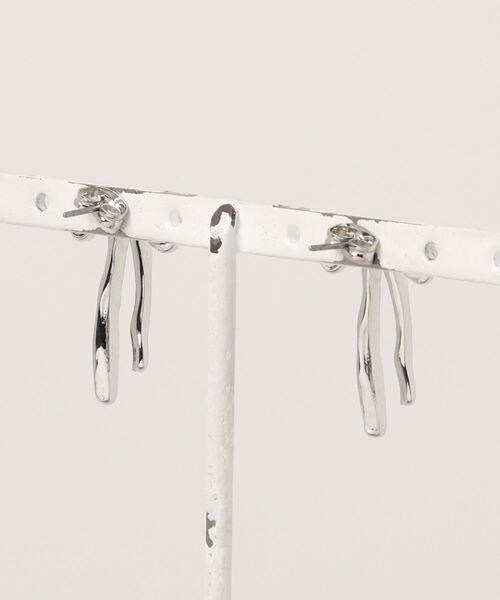 GGD SELECT（ジージーディー　セレクト）の「メタルリボンピアス（ピアス（両耳用）・レディース・シルバー/ゴールド・FREE）」の3枚目の写真