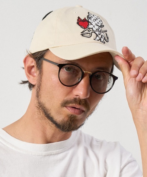 STUD MUFFIN(スタッドマフィン)の「mko12030-コットンツイル BABYLパッチ&カギ編み クロス コットン ローキャップ(キャップ・メンズ・チャコールグレー/オフホワイト・FREE)」の1枚目の写真