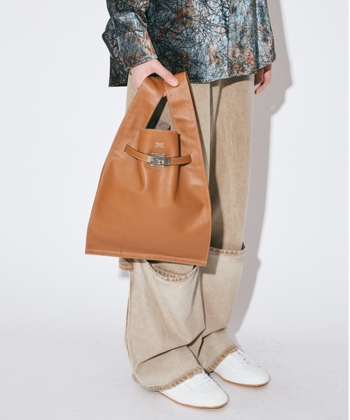 large market bag in shrink leather（ハンドバッグ