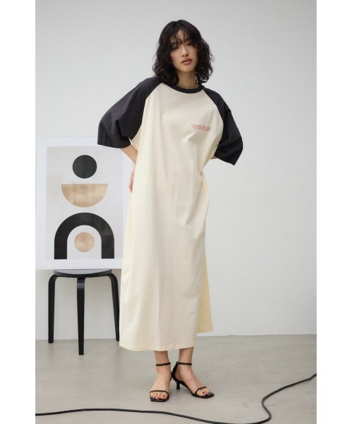 AZUL by moussy(アズールバイマウジー)の「ラグランTシャツワンピース(ワンピース・レディース・ホワイト/ブラック・FREE)」の5枚目の写真