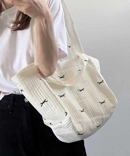 florist（フローリスト）の「【2size展開】2WAY ミニリボンヌビトートバッグ/マザーズバッグ（トートバッグ・レディース・ブラック系1/ホワイト系1/ホワイト系2/ブラック系2・L/M）」の22枚目の写真