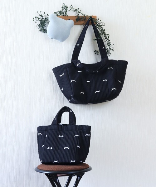 florist（フローリスト）の「【2size展開】2WAY ミニリボンヌビトートバッグ/マザーズバッグ（トートバッグ・レディース・ブラック系1/ホワイト系1/ホワイト系2/ブラック系2・L/M）」の13枚目の写真