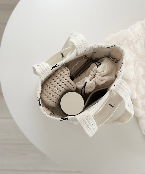 florist（フローリスト）の「【2size展開】2WAY ミニリボンヌビトートバッグ/マザーズバッグ（トートバッグ・レディース・ブラック系1/ホワイト系1/ホワイト系2/ブラック系2・L/M）」の10枚目の写真