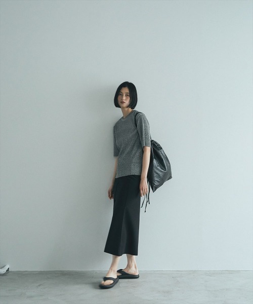 marjour(マージュール)の「GLITTER TEE(Tシャツ/カットソー・レディース・ブラック/シルバー・M)」の4枚目の写真