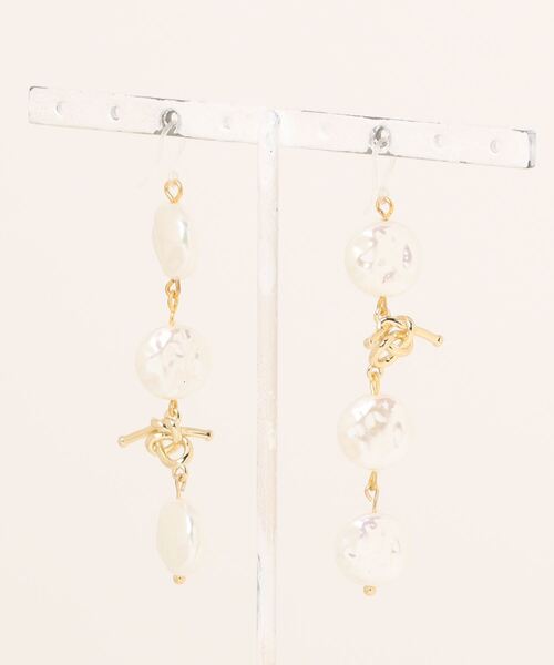 tone（トーン）の「【Astyle】バロックパール3連樹脂ピアス(MA)（ピアス（両耳用）・レディース・ゴールド・FREE）」の2枚目の写真