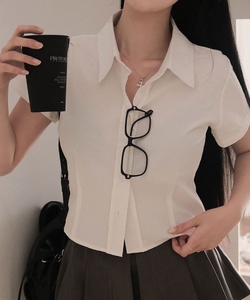 BEIDELLI（ベイデリー）の「[BELLIDE MADE] 4ピンタッククロップド半袖シャツ（シャツ/ブラウス・レディース・ブラック/スカイブルー/ネイビー/ホワイト/ピンク・FREE）」の2枚目の写真