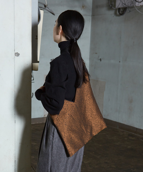 NOMINE(ノミネ)の「ジャガード バッグ(トートバッグ・レディース・マスタード/ブラウン/ブラック・フリー)」の5枚目の写真