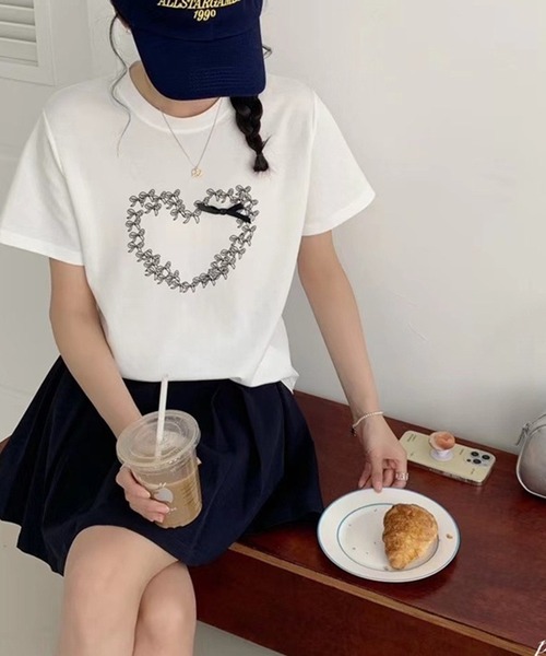 leune(ルネ)の「リボンハートプリントTシャツ(Tシャツ/カットソー・レディース・オフホワイト/ブラック・FREE)」の6枚目の写真