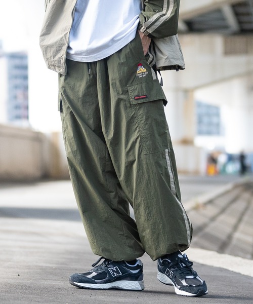 Red Cap Girl（レッドキャプガール）の「【a-r】〔RedCapGirl/レッドキャップガール〕フロント刺繍 サイドライン ナイロンカーゴパンツ（カーゴパンツ・メンズ・ネイビー/ブラック/カーキ・MEDIUM/LARGE）」の2枚目の写真
