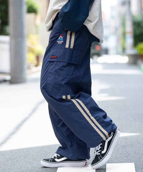 Red Cap Girl（レッドキャプガール）の「【a-r】〔RedCapGirl/レッドキャップガール〕フロント刺繍 サイドライン ナイロンカーゴパンツ（カーゴパンツ・メンズ・ネイビー/ブラック/カーキ・MEDIUM/LARGE）」の22枚目の写真