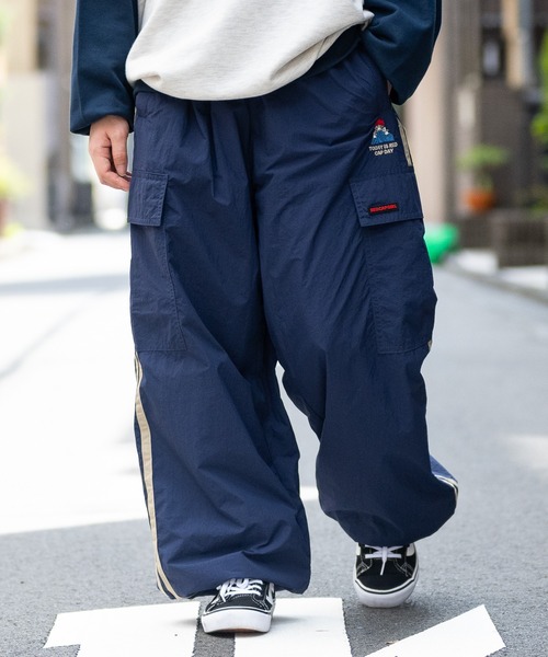 Red Cap Girl（レッドキャプガール）の「【a-r】〔RedCapGirl/レッドキャップガール〕フロント刺繍 サイドライン ナイロンカーゴパンツ（カーゴパンツ・メンズ・ネイビー/ブラック/カーキ・MEDIUM/LARGE）」の20枚目の写真
