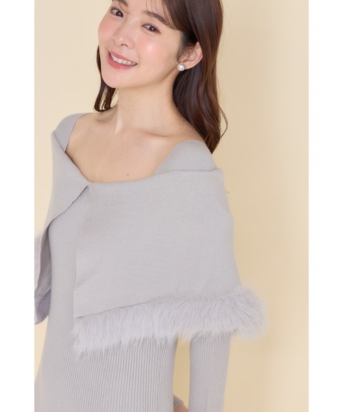 tocco closet(トッコ クローゼット)の「ケープファー付きマーメイドリブニットワンピース(ワンピース・レディース・オフホワイト/モカ/グレー・M)」の11枚目の写真