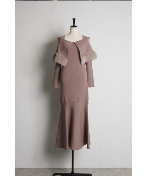 tocco closet(トッコ クローゼット)の「ケープファー付きマーメイドリブニットワンピース(ワンピース・レディース・オフホワイト/モカ/グレー・M)」の15枚目の写真