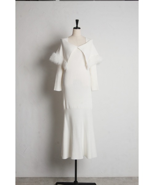 tocco closet(トッコ クローゼット)の「ケープファー付きマーメイドリブニットワンピース(ワンピース・レディース・オフホワイト/モカ/グレー・M)」の16枚目の写真