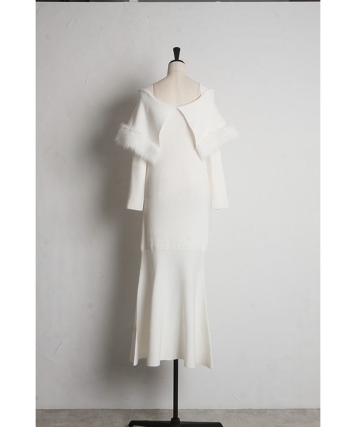 tocco closet(トッコ クローゼット)の「ケープファー付きマーメイドリブニットワンピース(ワンピース・レディース・オフホワイト/モカ/グレー・M)」の18枚目の写真