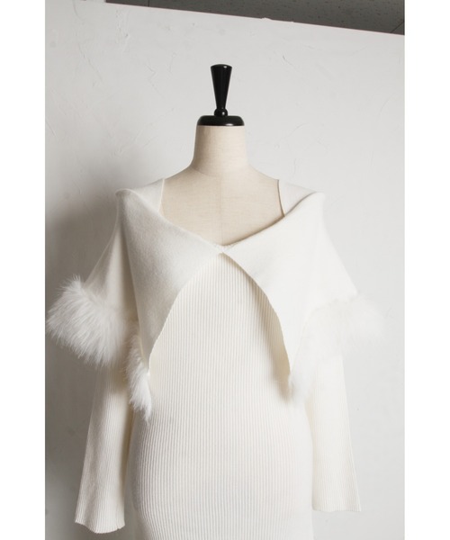 tocco closet(トッコ クローゼット)の「ケープファー付きマーメイドリブニットワンピース(ワンピース・レディース・オフホワイト/モカ/グレー・M)」の19枚目の写真