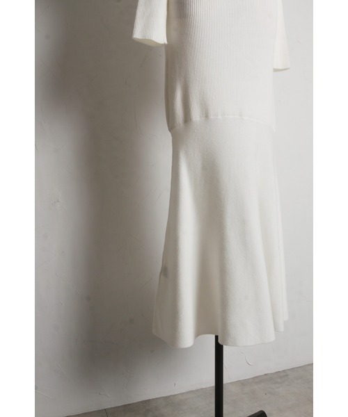 tocco closet(トッコ クローゼット)の「ケープファー付きマーメイドリブニットワンピース(ワンピース・レディース・オフホワイト/モカ/グレー・M)」の22枚目の写真