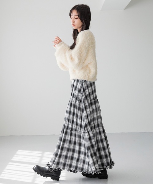 LOWRYS FARM（ローリーズファーム）の「シャギープルオーバーLS　240805（ニット/セーター・レディース・ブラック/アイボリー/オレンジ/ブルー・FREE）」の10枚目の写真