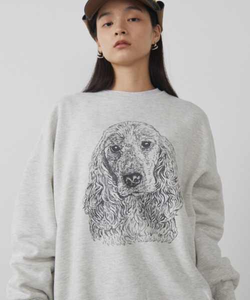 MERLOT（メルロー）の「オーバーサイズラインドッグプリントスウェット（スウェット・レディース・グレー系その他/ホワイト系その他2/ホワイト系その他/グレー系その他2・FREE）」の4枚目の写真