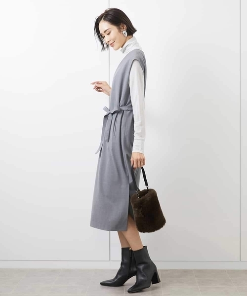 MICHEL KLEIN（ミッシェル・クラン）の「［機能性素材］Vネックミルドワンピース(WEB限定カラーあり)（ワンピース・レディース・グレー/ブラック/ベージュ・38）」の4枚目の写真