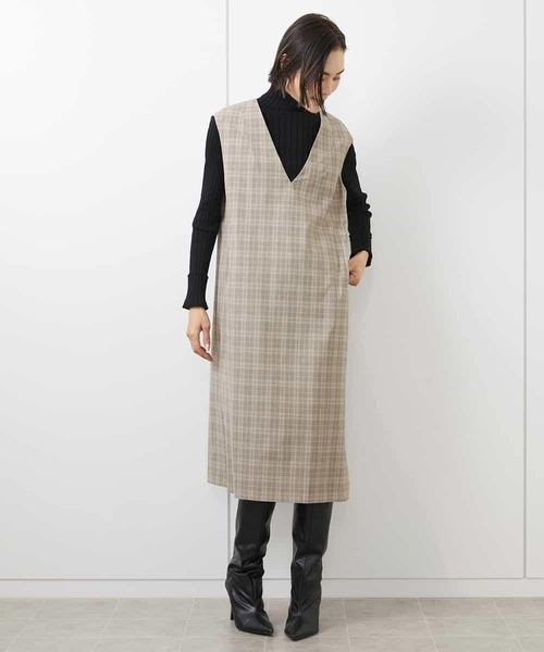MICHEL KLEIN（ミッシェル・クラン）の「［機能性素材］Vネックミルドワンピース(WEB限定カラーあり)（ワンピース・レディース・グレー/ブラック/ベージュ・38）」の11枚目の写真