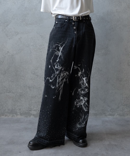 PHILTHEORY(フィルセオリー)の「Bleach & paint gimmick denim pants/ブリーチ&ペイントギミックデニムパンツ(デニムパンツ・メンズ・ブラック系/ブラック・1/3/2)」の3枚目の写真