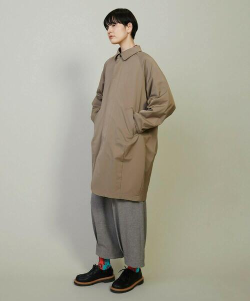 FRAPBOIS（フラボア）の「コクーンコート（ステンカラーコート・レディース・グレイッシュベージュ/ブラック・1/2）」の6枚目の写真
