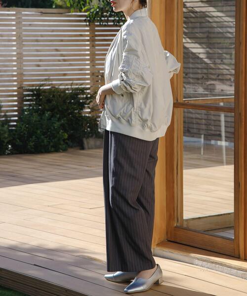 URBAN RESEARCH Sonny Label(アーバンリサーチサニーレーベル)の「Vカットローヒールパンプス(パンプス・レディース・ブラック/アイボリー/シルバー・SMALL/MEDIUM/LARGE)」の9枚目の写真