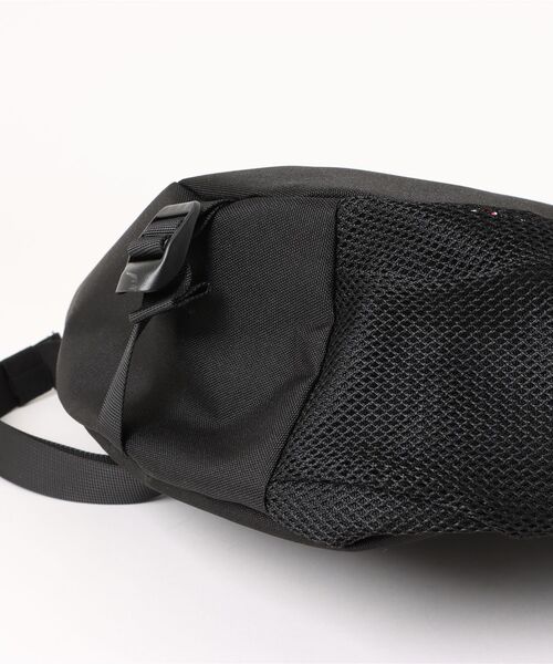 FILA（フィラ）の「FILA フィラ ブランド ロゴ 筆記体 刺繍 軽量 ワンショルダー ショルダーバッグ ボディバッグ 約25L（ボディバッグ/ウエストポーチ・メンズ・グレー/ブラック/アイボリー・FREE）」の21枚目の写真