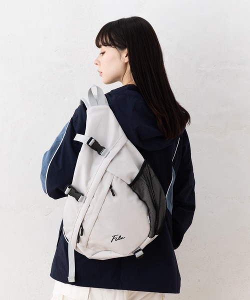 FILA（フィラ）の「FILA フィラ ブランド ロゴ 筆記体 刺繍 軽量 ワンショルダー ショルダーバッグ ボディバッグ 約25L（ボディバッグ/ウエストポーチ・メンズ・グレー/ブラック/アイボリー・FREE）」の2枚目の写真