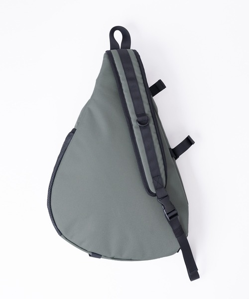 FILA（フィラ）の「FILA フィラ ブランド ロゴ 筆記体 刺繍 軽量 ワンショルダー ショルダーバッグ ボディバッグ 約25L（ボディバッグ/ウエストポーチ・メンズ・グレー/ブラック/アイボリー・FREE）」の9枚目の写真