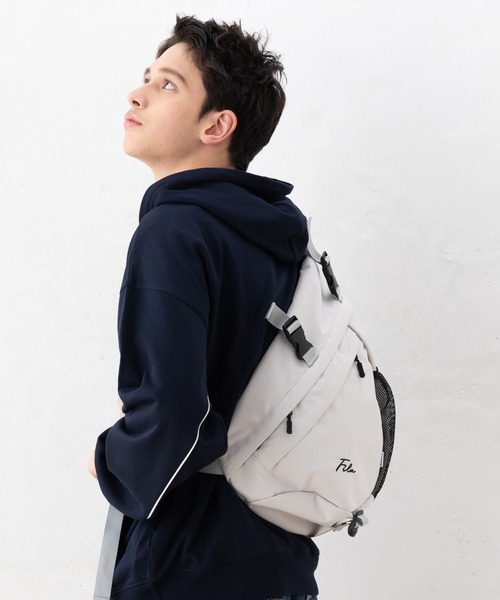 FILA（フィラ）の「FILA フィラ ブランド ロゴ 筆記体 刺繍 軽量 ワンショルダー ショルダーバッグ ボディバッグ 約25L（ボディバッグ/ウエストポーチ・メンズ・グレー/ブラック/アイボリー・FREE）」の4枚目の写真