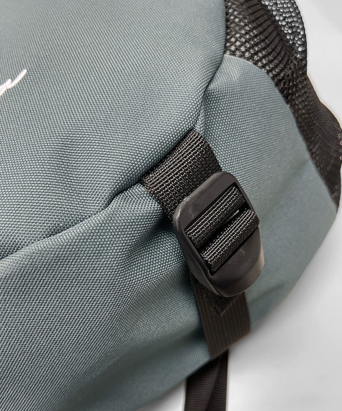 FILA（フィラ）の「FILA フィラ ブランド ロゴ 筆記体 刺繍 軽量 ワンショルダー ショルダーバッグ ボディバッグ 約25L（ボディバッグ/ウエストポーチ・メンズ・グレー/ブラック/アイボリー・FREE）」の18枚目の写真