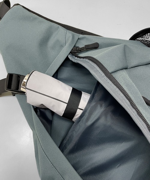 FILA（フィラ）の「FILA フィラ ブランド ロゴ 筆記体 刺繍 軽量 ワンショルダー ショルダーバッグ ボディバッグ 約25L（ボディバッグ/ウエストポーチ・メンズ・グレー/ブラック/アイボリー・FREE）」の19枚目の写真