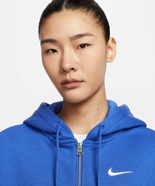 NIKE(ナイキ)の「ナイキ スポーツウェア フェニックス フリース ウィメンズ ルーズ クロップド フルジップ パーカー / Nike Sportswear Phoenix Fleece Women's Loose Cropped Full-Zip Hoodie HJ0941-480 Game Royal(パーカー・レディース・ロイヤルブルー・2XL/L/M/S/XL/XS)」の2枚目の写真