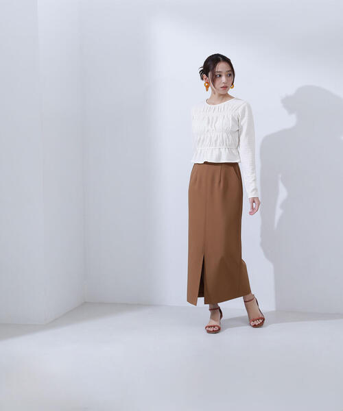 NATURAL BEAUTY BASIC（ナチュラルビューティーベーシック）の「◇シャーリングペプラムトップス（Tシャツ/カットソー・レディース・オフホワイト/ブラック/レッド・FREE）」の5枚目の写真