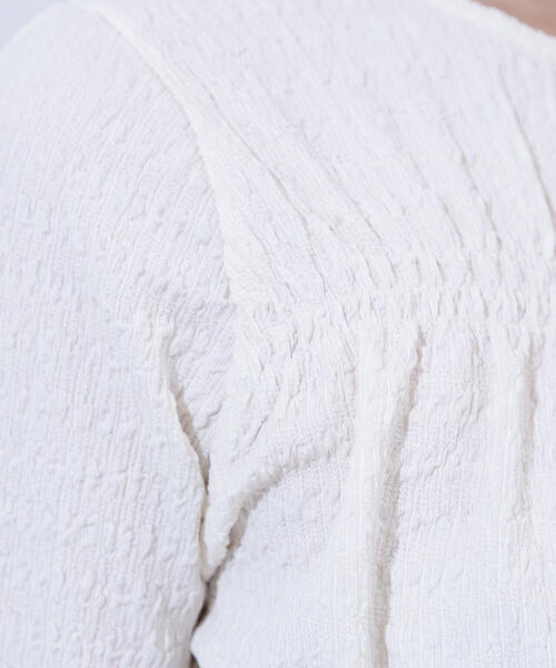 NATURAL BEAUTY BASIC（ナチュラルビューティーベーシック）の「◇シャーリングペプラムトップス（Tシャツ/カットソー・レディース・オフホワイト/ブラック/レッド・FREE）」の6枚目の写真