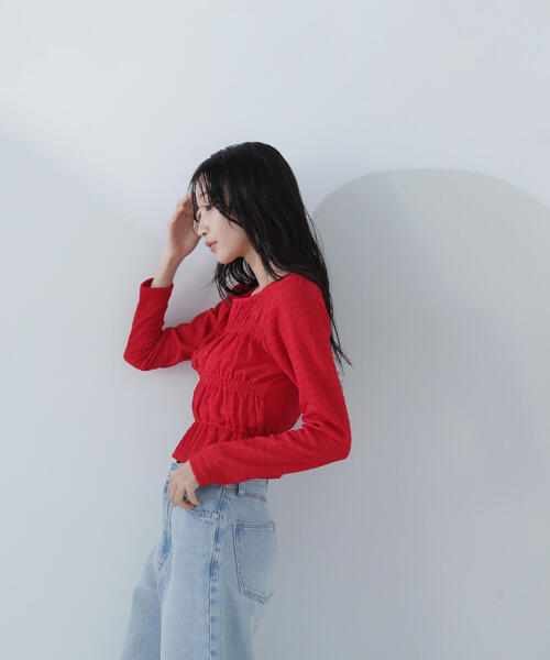 NATURAL BEAUTY BASIC（ナチュラルビューティーベーシック）の「◇シャーリングペプラムトップス（Tシャツ/カットソー・レディース・オフホワイト/ブラック/レッド・FREE）」の12枚目の写真