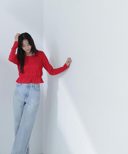 NATURAL BEAUTY BASIC（ナチュラルビューティーベーシック）の「◇シャーリングペプラムトップス（Tシャツ/カットソー・レディース・オフホワイト/ブラック/レッド・FREE）」の13枚目の写真