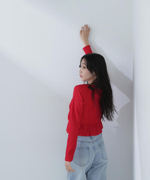 NATURAL BEAUTY BASIC（ナチュラルビューティーベーシック）の「◇シャーリングペプラムトップス（Tシャツ/カットソー・レディース・オフホワイト/ブラック/レッド・FREE）」の14枚目の写真