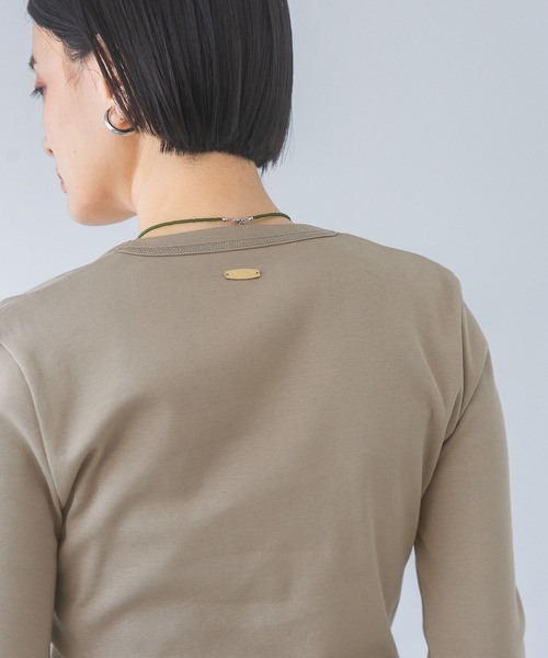 A part by(アパートバイ)の「ULTIMA Uネックプルオーバーロングスリーブ(Tシャツ/カットソー・レディース・オフホワイト/ブラック/ライトベージュ・FREE)」の4枚目の写真