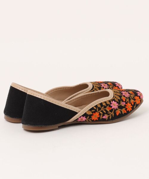 チャイハネ（チャイハネ）の「【チャイハネ】フラワーエンブジュッティ（パンプス・レディース・ホワイト/ブラック・23.5cm/24.5cm）」の7枚目の写真