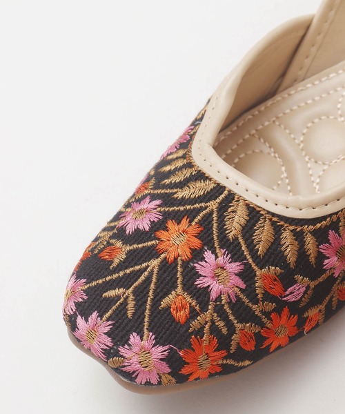 チャイハネ（チャイハネ）の「【チャイハネ】フラワーエンブジュッティ（パンプス・レディース・ホワイト/ブラック・23.5cm/24.5cm）」の9枚目の写真