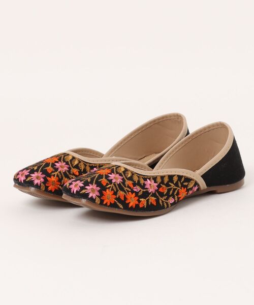 チャイハネ（チャイハネ）の「【チャイハネ】フラワーエンブジュッティ（パンプス・レディース・ホワイト/ブラック・23.5cm/24.5cm）」の6枚目の写真