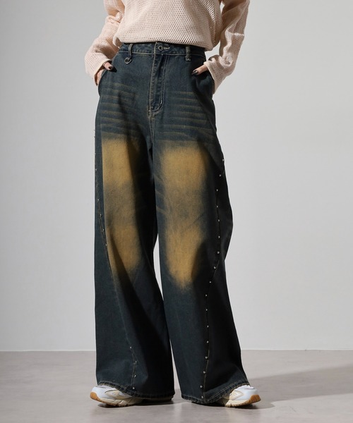 REGIEVO(レジエボ)の「Studded wide baggy denim pants / スタッズワイドバギーデニムパンツ unisex(デニムパンツ・メンズ・ブラック/インディゴブルー・L/M)」の3枚目の写真