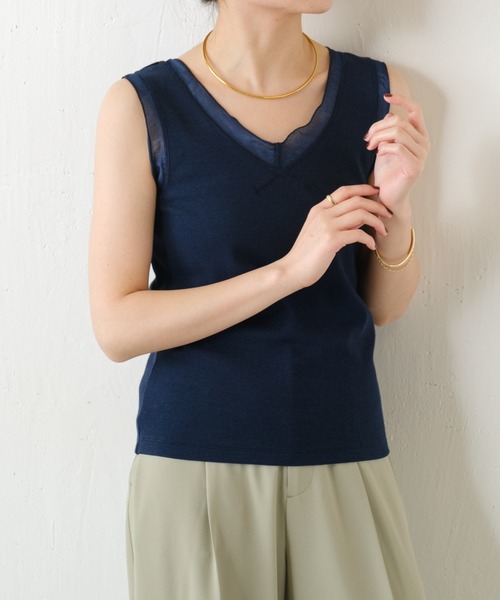 COLLAGE GALLARDAGALANTE(コラージュガリャルダガランテ)の「C′NOTE/シアー切替Vネックタンクトップ(タンクトップ・レディース・ライトグレー/ホワイト/ネイビー・FREE)」の1枚目の写真