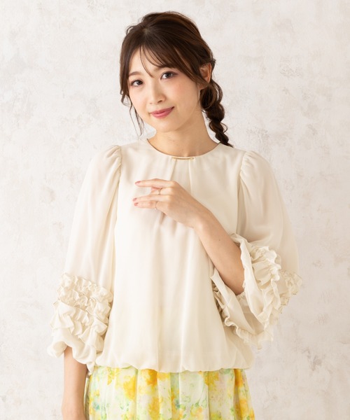 Rose Tiara(ローズティアラ)の「バルーンヘムブラウス(シャツ/ブラウス・レディース・ベージュ/ネイビー/オフホワイト・38/46/42)」の2枚目の写真