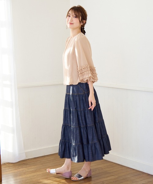 Rose Tiara(ローズティアラ)の「バルーンヘムブラウス(シャツ/ブラウス・レディース・ベージュ/ネイビー/オフホワイト・38/46/42)」の18枚目の写真