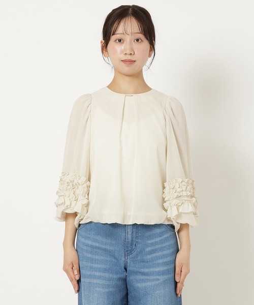 Rose Tiara(ローズティアラ)の「バルーンヘムブラウス(シャツ/ブラウス・レディース・ベージュ/ネイビー/オフホワイト・38/46/42)」の6枚目の写真